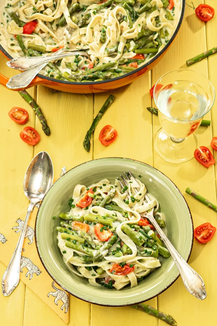 Easy One-Pot Pasta with Asparagus and Cherry Tomatoes is served on plate.