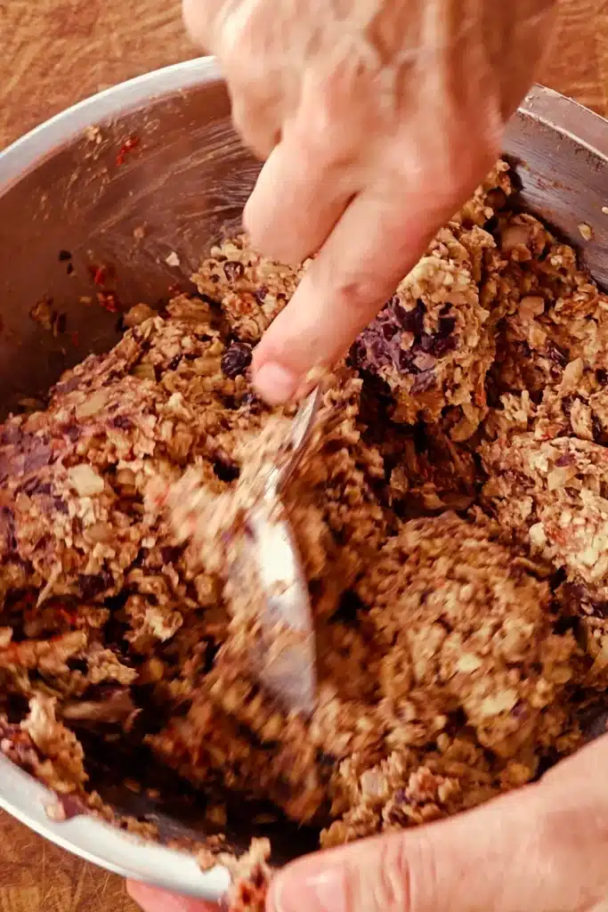Mix all ingredients in the bowl well with a spoon.